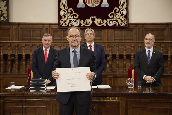 El profesor Eloy García Calvo, premiado por la UAH por su excelencia investigadora en aguas