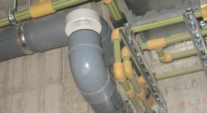 2.5 metros de tubo para desague de aire acondicionado