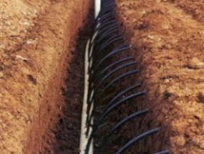 Proriego - El riego SDI o ENTERRADO consiste en la aplicación del agua bajo  la superficie del suelo a través de emisores, cuyo caudal de descarga se  encuentra en el mismo rango