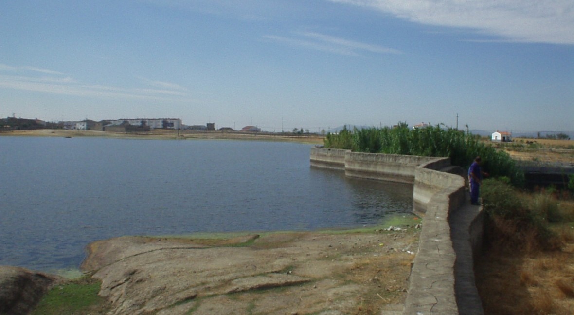 Presa Charca Del Lugar