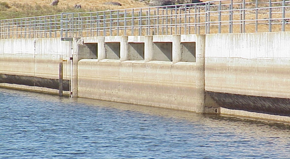 Presa Navas Del Madroño