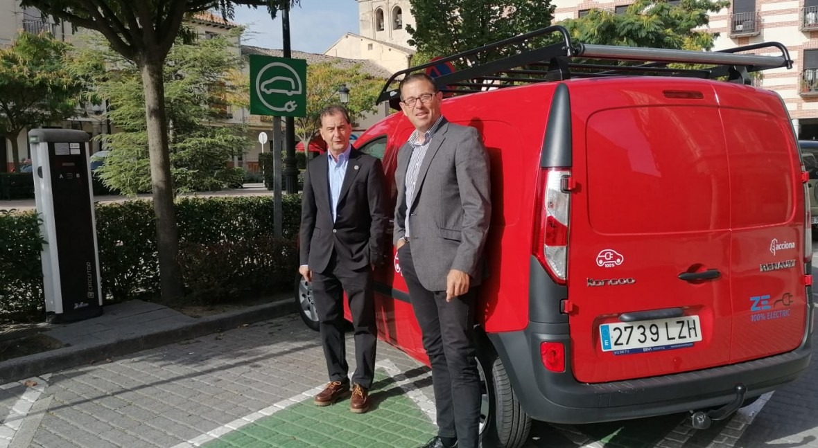 ACCIONA presenta Arévalo primera furgoneta 100% eléctrica gestionar servicios