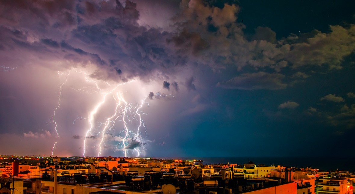 "Geostorm": caza tormenta imposible