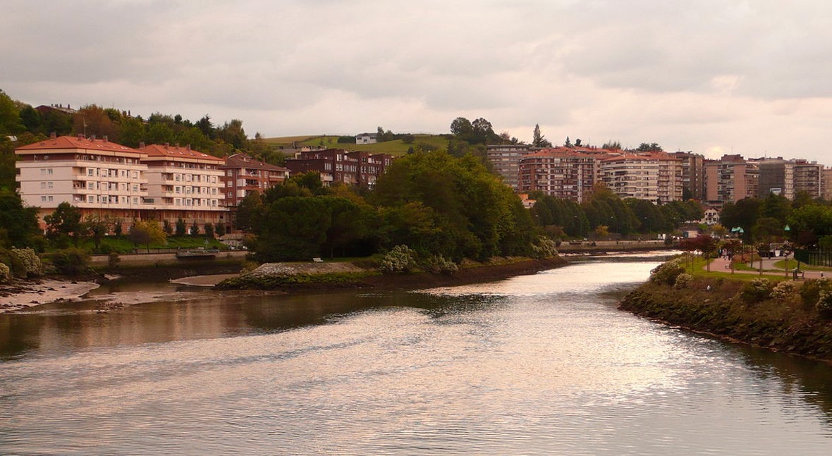 isla Faisanes, España y Francia mitad agua