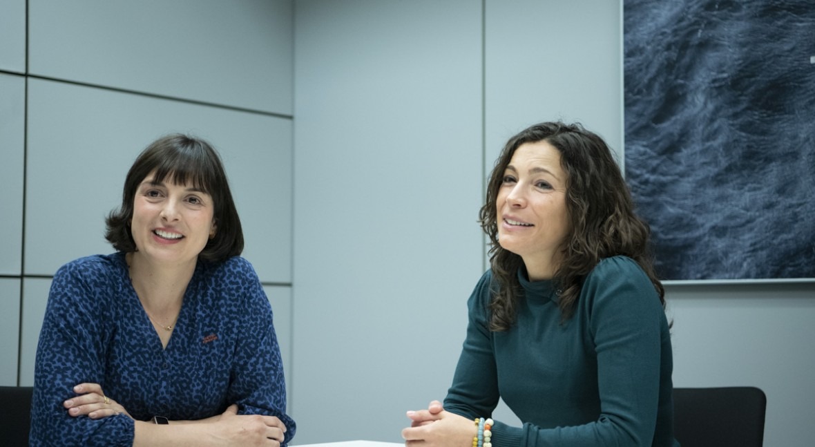 Mar Micó y Cristina Hernández.