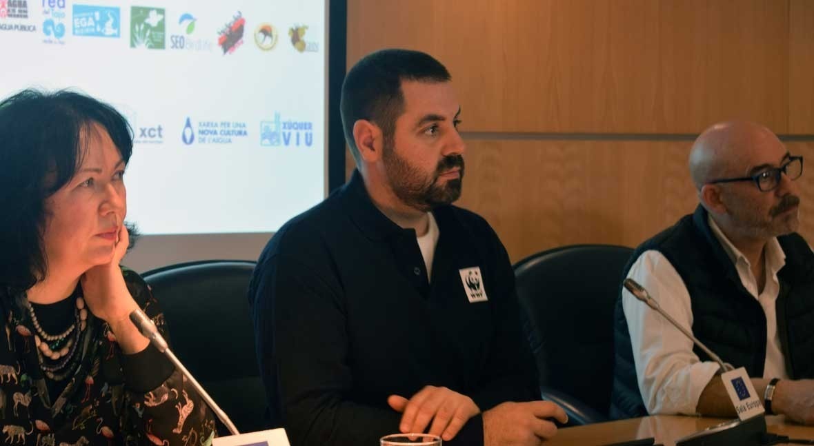 " precio agua debe reflejar que es bien escaso y coste que implica contaminación"