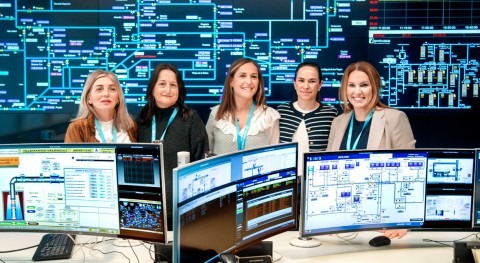 Mujeres agua: 24 horas vigilancia que no falte ni gota también 8-M