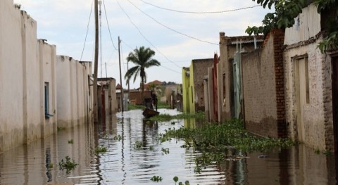 Graves inundaciones desplazan cientos miles personas África oriental