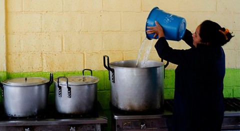 ¿Qué porcentaje población rural latinoamericana tiene acceso al saneamiento?