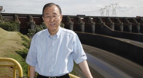 Ban Ki-moon en la presa de Itaipú durante una visita a Paraguay.