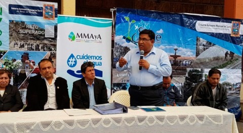 Bolivia construye sistemas cosecha agua 8 distritos municipio Sucre