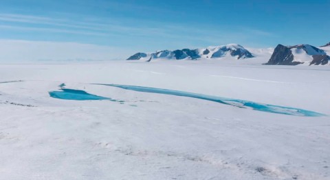 Se observa cómo deshielo fractura masas hielo Antártida
