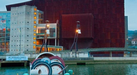 ¿Qué hace vajilla sucia flotando ría Bilbao?