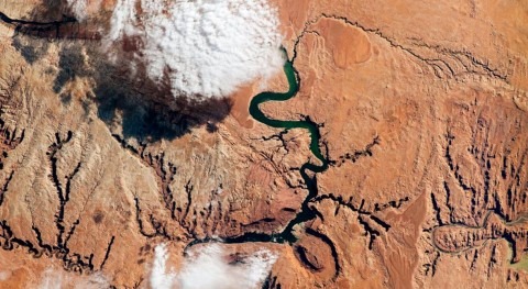 Apenas seis milésimas agua dulce Tierra fluye ríos