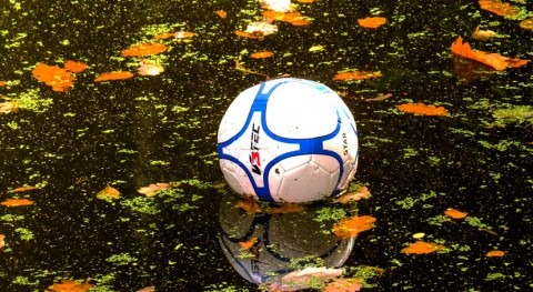 Liga, Copa y Selecciones: ¿Cuánta agua necesita futbolista disputar partido?