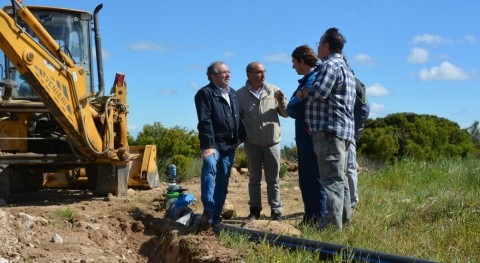 Lleida comienza instalación regadío campo experimental almendros Maials