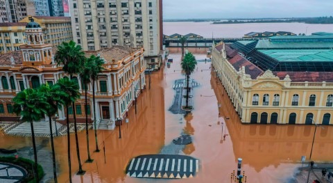 Ascienden cien muertos graves inundaciones sur Brasil