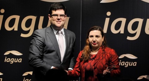 Elena Maneiro, jefa de proyecto IISIS de FCC Aqualia, recoge el premio