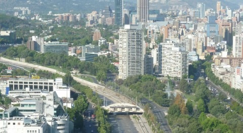 Río Mapocho a su paso por Santiago de Chile (Wikipedia/CC).