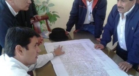 Walter Solís supervisa avance proyectos riego Ozogoche y Yasipan