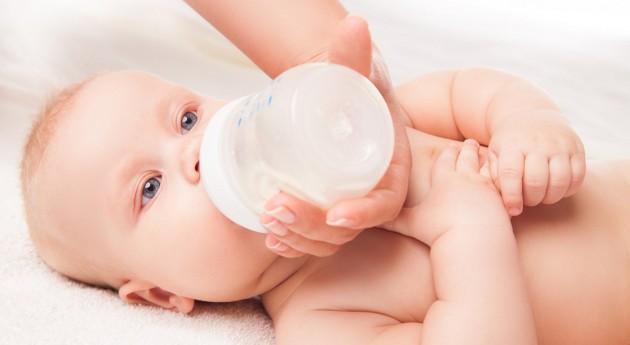 ¿Cuál es mejor agua biberón mi bebé?