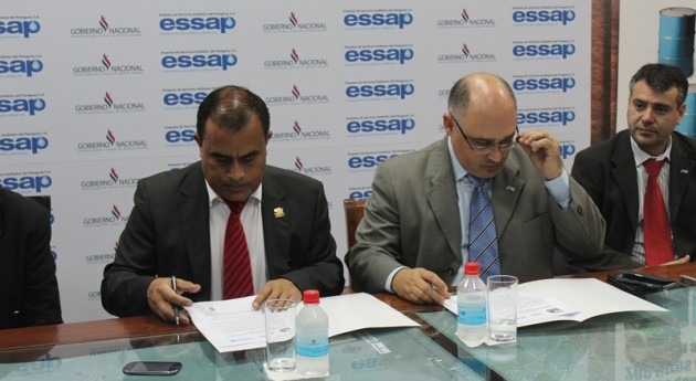 Firma del convenio entre Essap y la Municipalidad de Lambaré