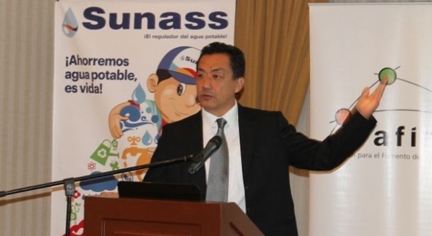 El presidente del Consejo Directivo de la SUNASS, Fernando Momiy Hada.