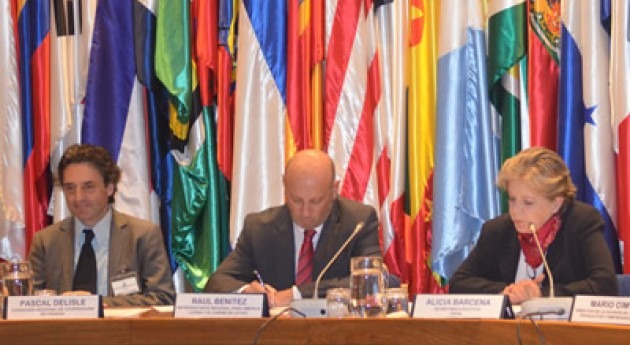 Pascal Delisle (Cooperación francesa), Raúl Benítez (FAO) y Alicia Bárcena (CEPAL)