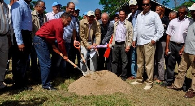 Comienzan trabajos electrificación sistema riego municipio dominicano Sabana Mar