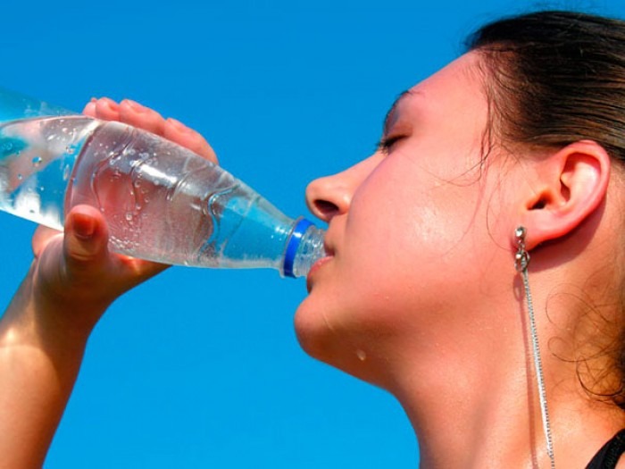Beber agua, un hábito saludable | iAgua