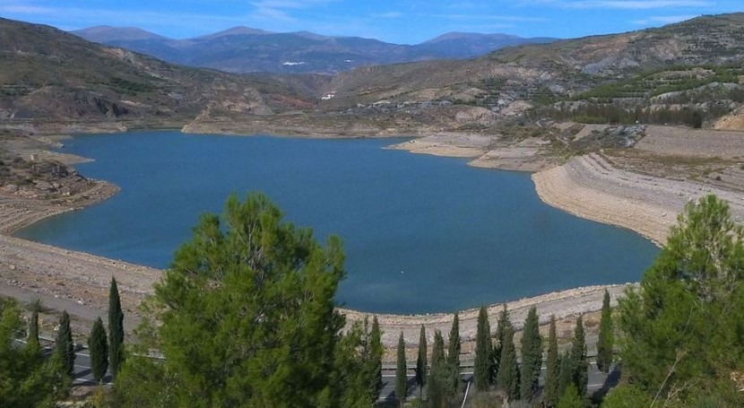 Embalse de Benínar (Wikipedia/CC).