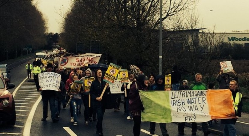 Segunda gran manifestación contra la subida del impuesto del agua en Irlanda