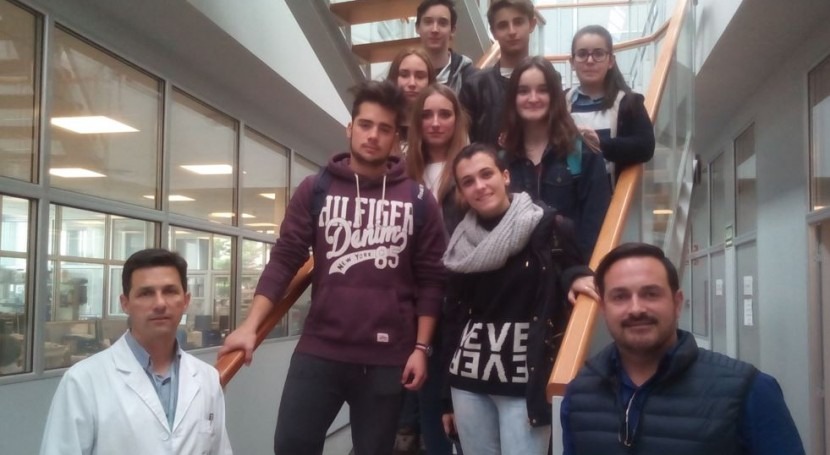Puertas abiertas Labaqua: Alumnos Bachiller visitan laboratorios sede Alicante