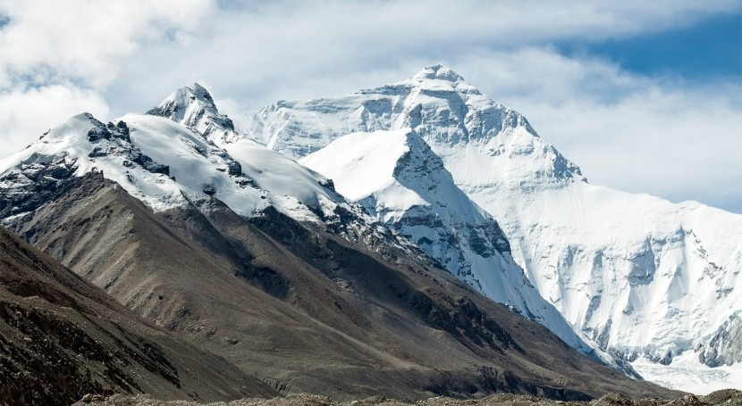 río está elevando cima Monte Everest