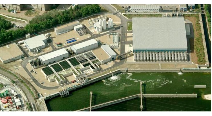 Filtros presión operan Filtralite® pre-tratamiento desaladora Thames Gateway