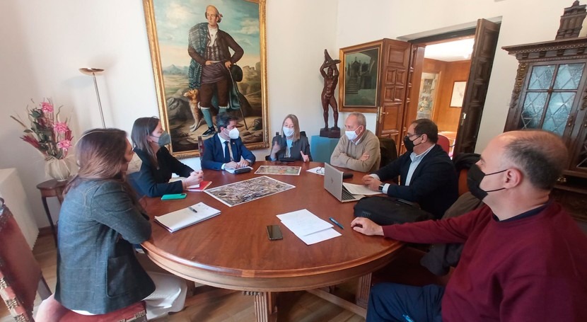 ACUAES y alcalde Huesca tratan abastecimiento embalse Montearagón