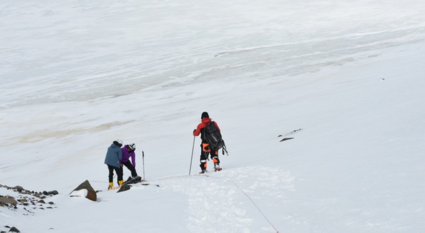 grupo científicos MINAM investiga impactos retroceso glaciar Antártida