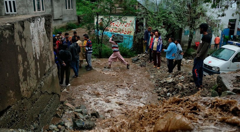 Más centenar muertos intensas lluvias norte India