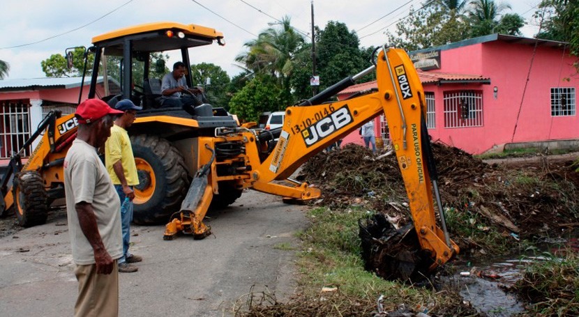 Gobierno Panamá limpia zonas afectadas inundaciones Tocumen