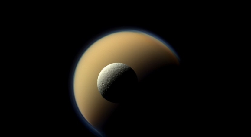 Rocas de hielo alrededor de Saturno (ESA)