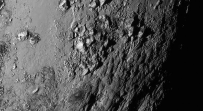 Imagen de las montañas heladas de Plutón (NASA).