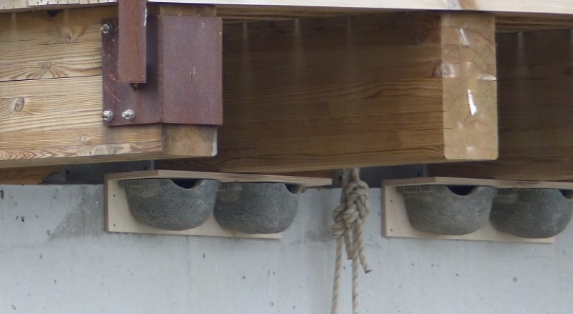 Instalación nidos golondrina y murciélago combatir mosquitos Parque Marjal