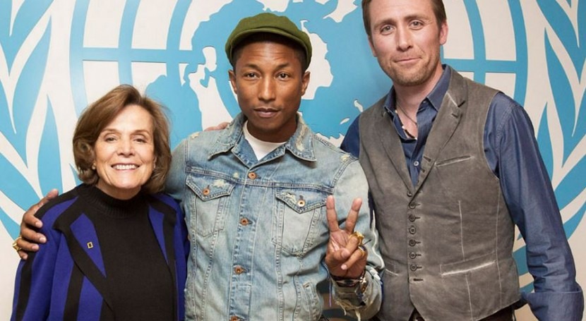 Pharrell Williams (centro) se unió a los ambientalistas Sylvia Earle (izq.) y Phillippe Cousteau en un evento educativo en la ONU (ONU).