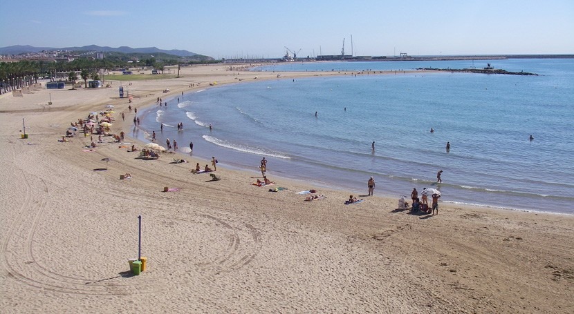 Cataluña presenta plan control aguas baño ayuntamientos costeros