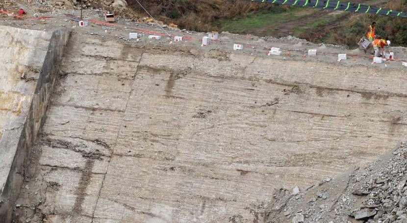 Demolición de la presa (MAGRAMA).