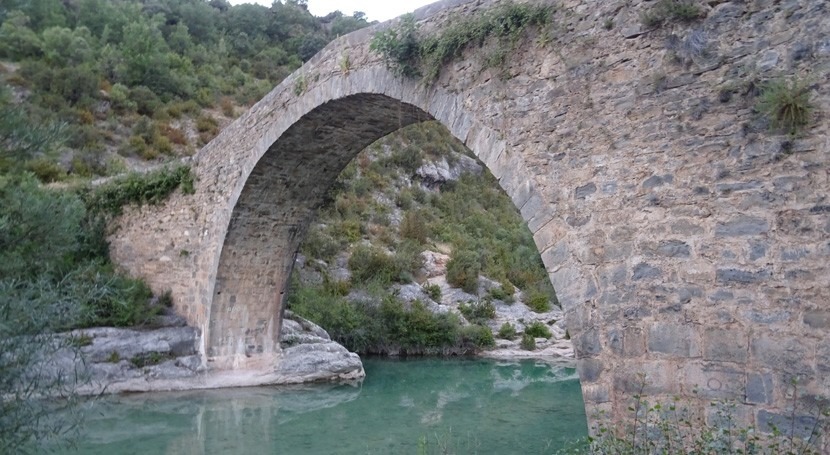Conoce puente románico Pedruel río Alcanadre, Huesca