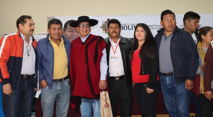 Bolivia suscribe convenios 8 municipios Tarija impulsar riego tecnificado