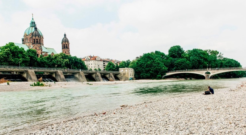 Revitalizar vías fluviales urbanas: papel IA restauración ríos