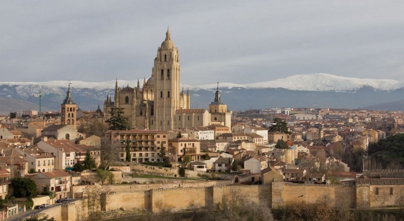 Segovia cierra fuentes y corta riego jardines públicos sequía