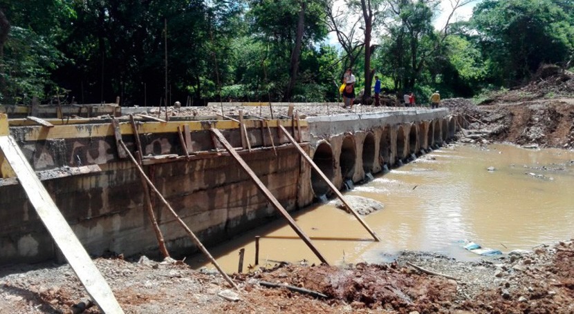 Gobierno Panamá construye nuevo vado río Potrero Pintada